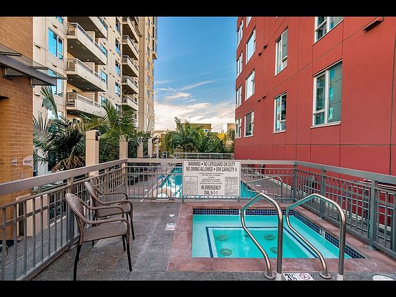 4th image of 300 W Beech St Unit 1801