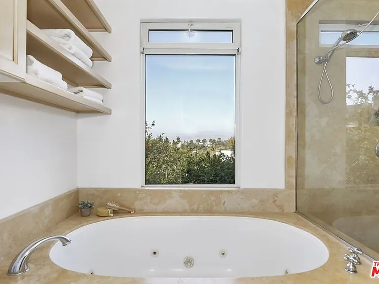 2154 Sunset Crest Dr — Photo 17