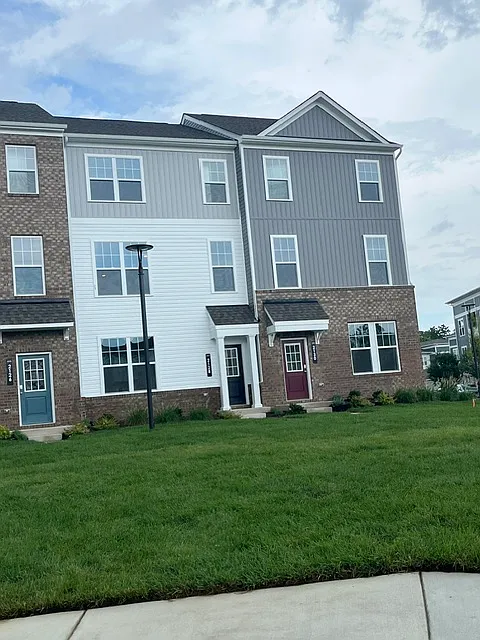 2128 Blossom Trail Ave #4