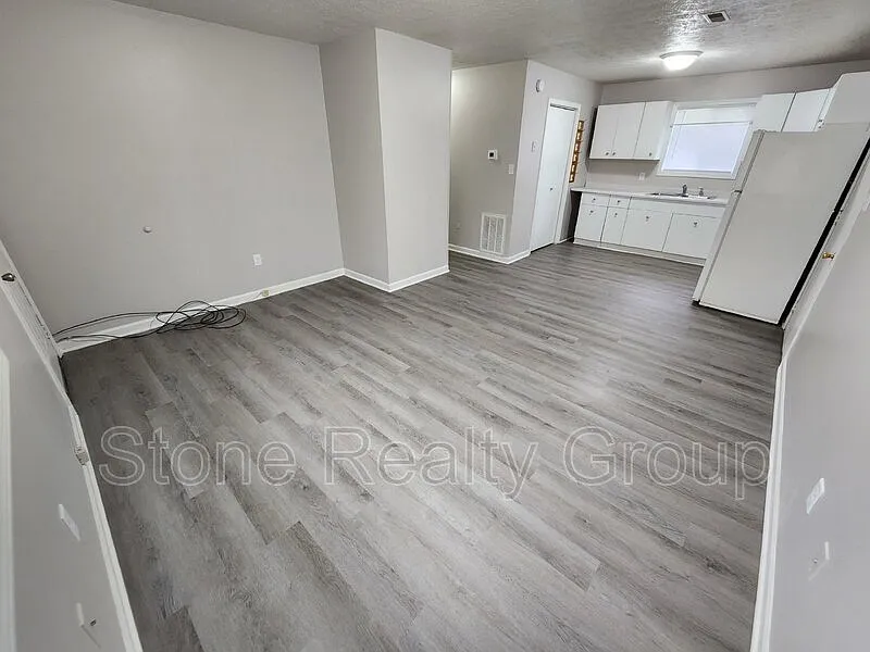 2 bed, 1.0 bath, $875 — Photo 3