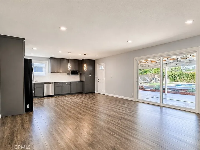 6624 Gross Ave — Photo 6