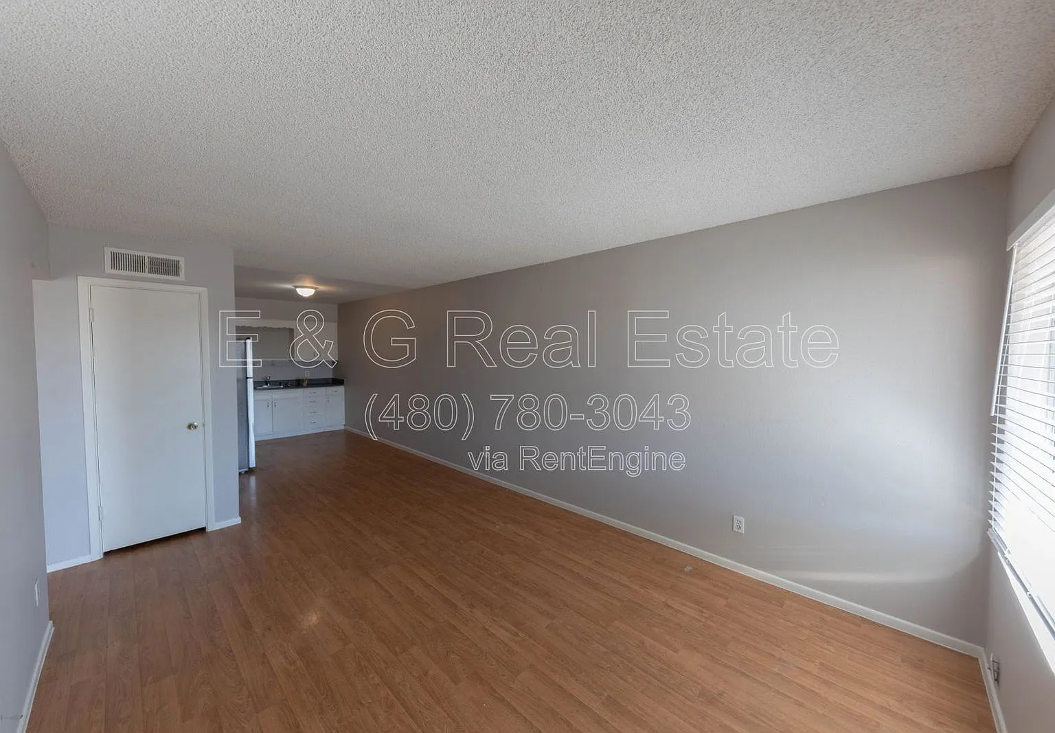 2 bed, 1.0 bath, 900 sqft, $1,050 — Photo 3