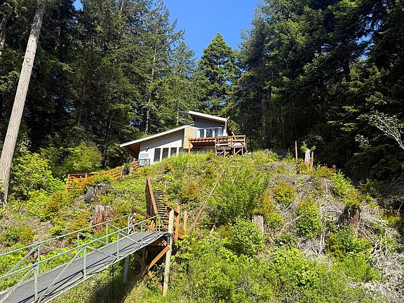 3rd image of 1292 N Tenmile Lk