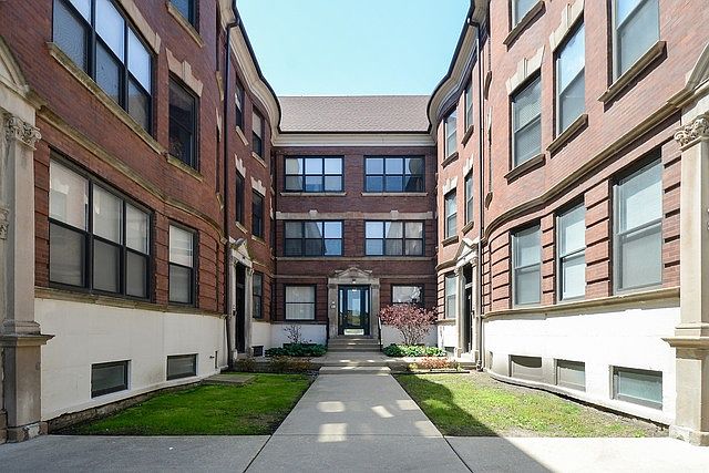 1st image of 3704 S King Dr APT 3D