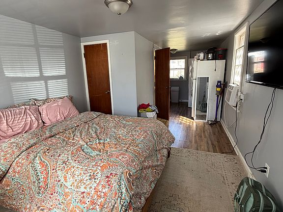 2nd image of 443 Elm Ave #1/2