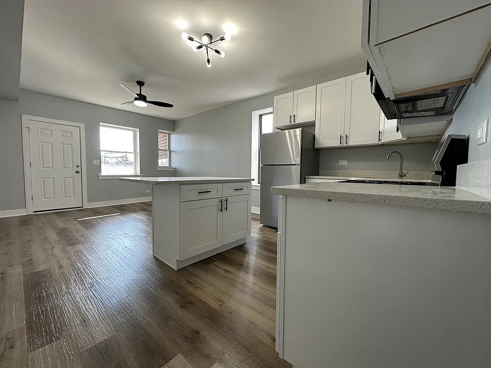 1145 N Sacramento Ave #3