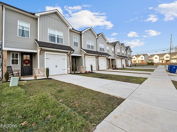 3rd image of 4829 Moon Lake Ln