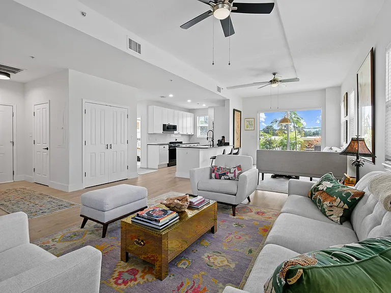 3940 N Flagler Dr #206 — Photo 6