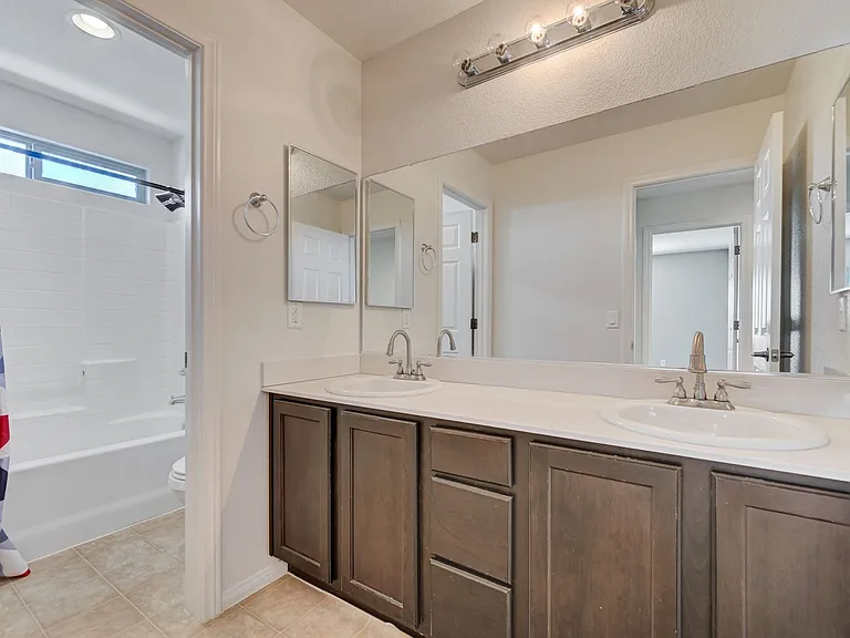 6637 Cliff Shore Ct — Photo 49