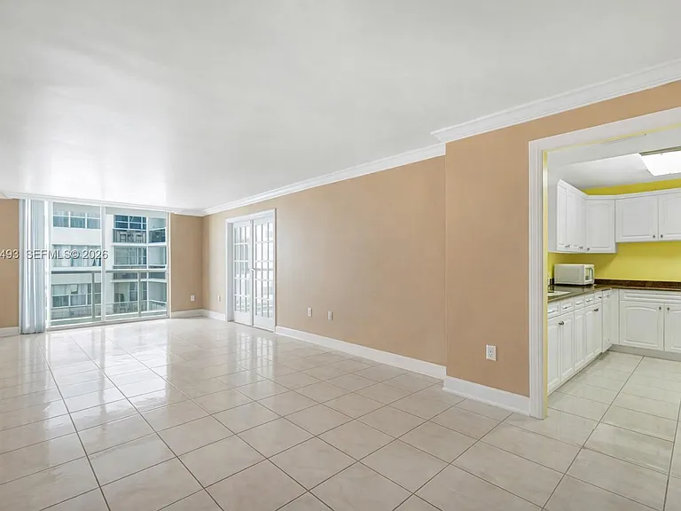 6039 Collins Ave #1206 — Photo 3