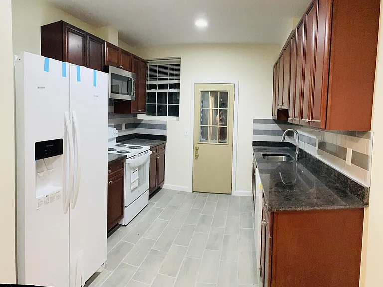 206 Stoneway Ln — Photo 10