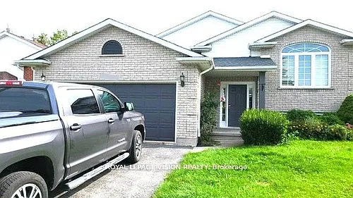 8001 Woodsview Cres #MAIN Photo 1