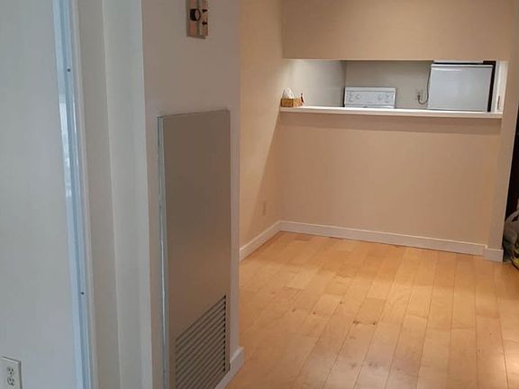 2nd image of 711 Bay St #821