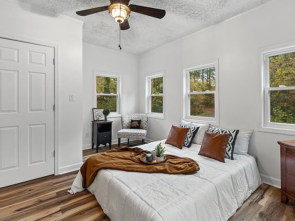4th image of 206 Caroline Ave
