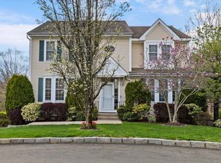 29 Fellowship Ln, Port Chester, NY 10573