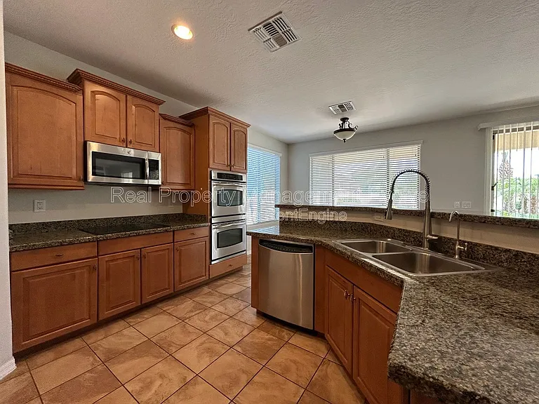 9707 S 45th Ave — Photo 17