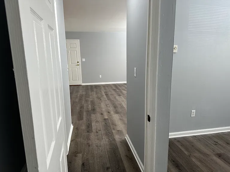 Colonial Court — Photo 10