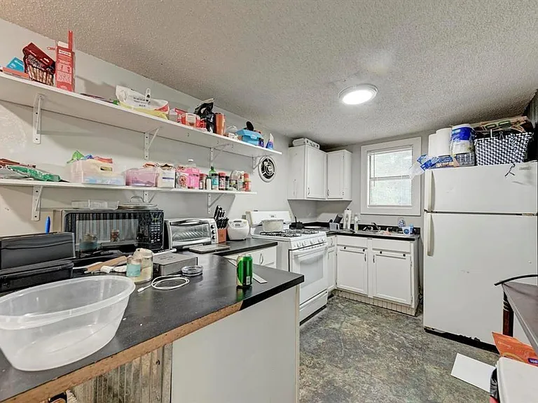 2834 Salado St — Photo 32