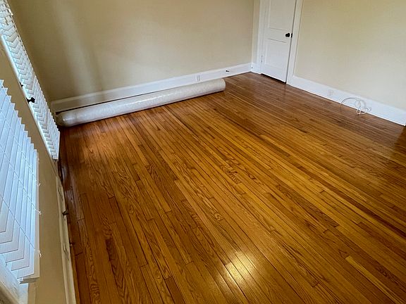5th image of 116 W Walnut St #5