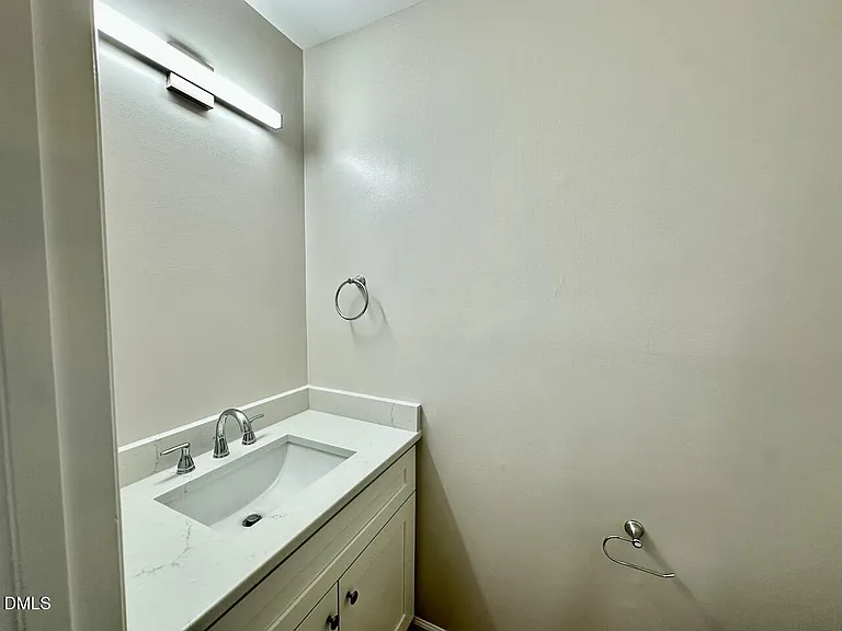 4050 Arckelton Dr — Photo 9