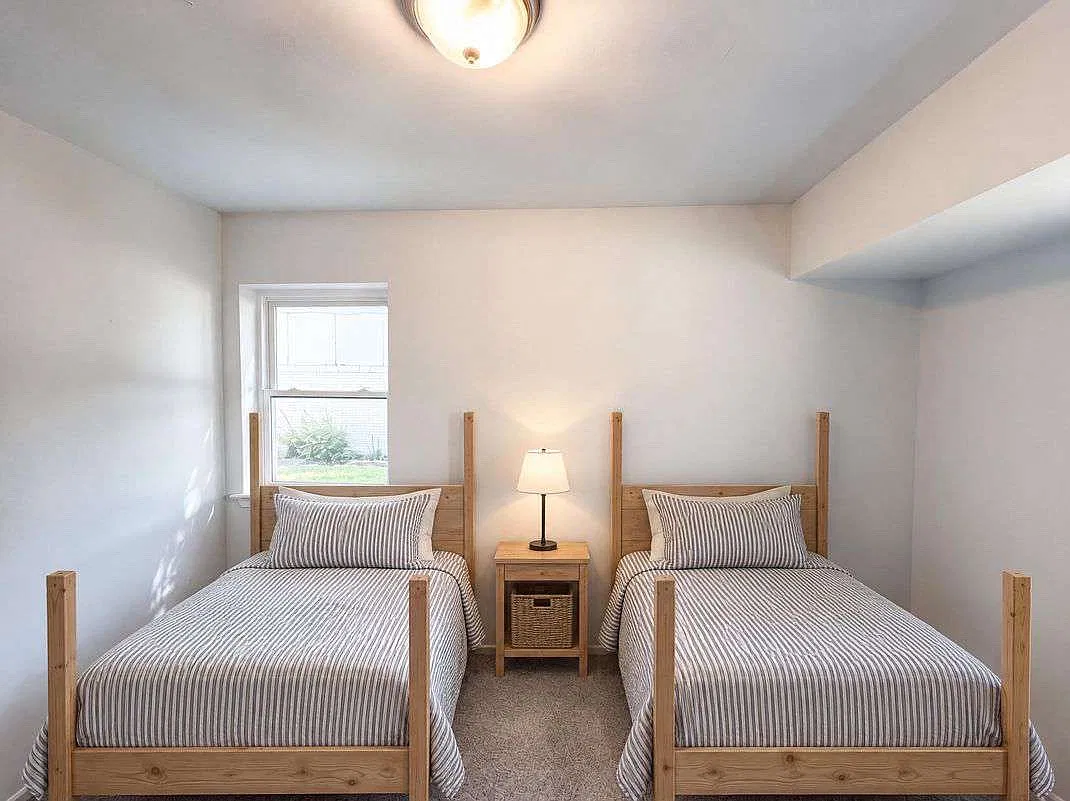 3 bed, 1345 sqft, $2,000 — Photo 3