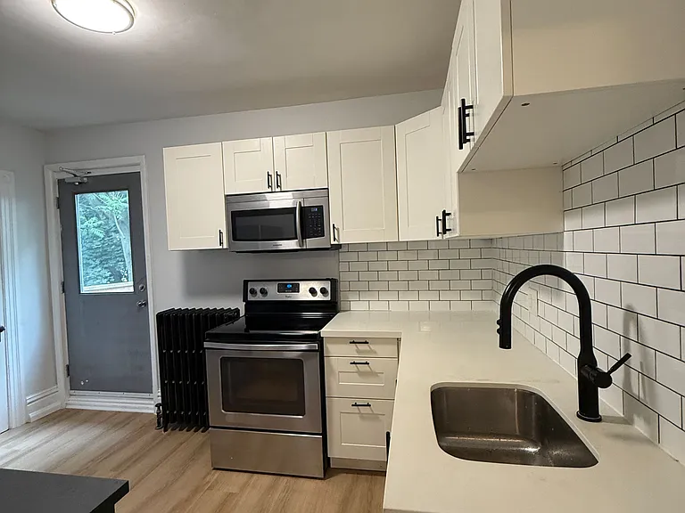 28 Eastbourne Ave #2 — Photo 7