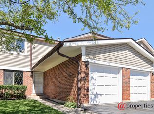 2194 N Queensburg Ln, Palatine, IL 60074