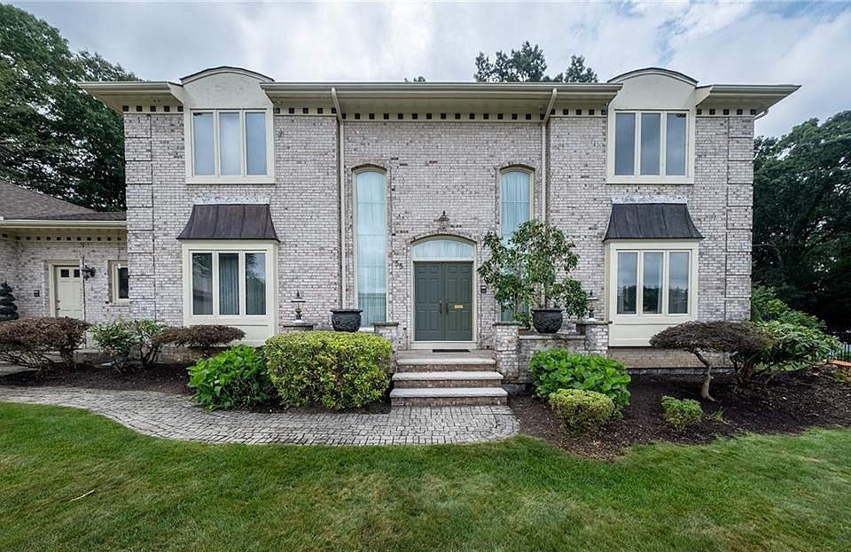 1st image of 55 Pinewood Dr