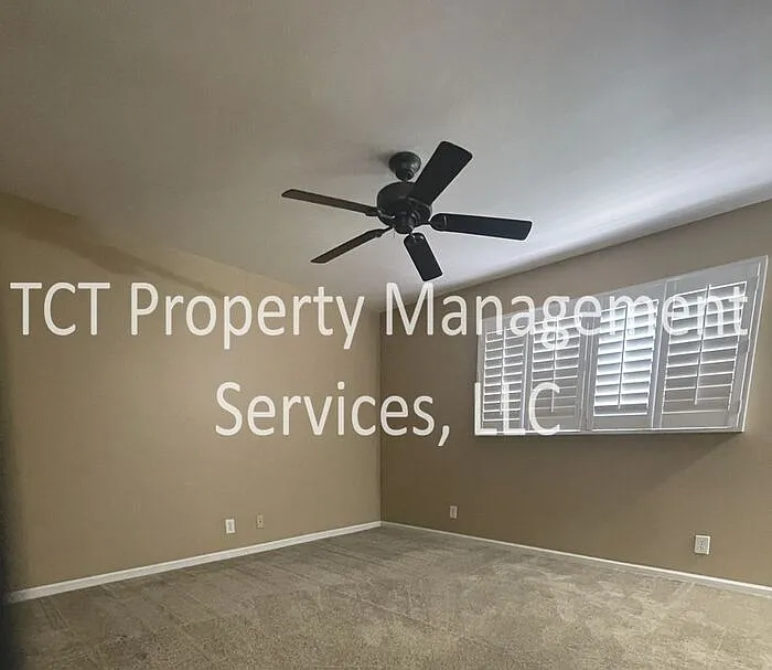 2 bed, 2.5 bath, 1424 sqft, $1,800 — Photo 4