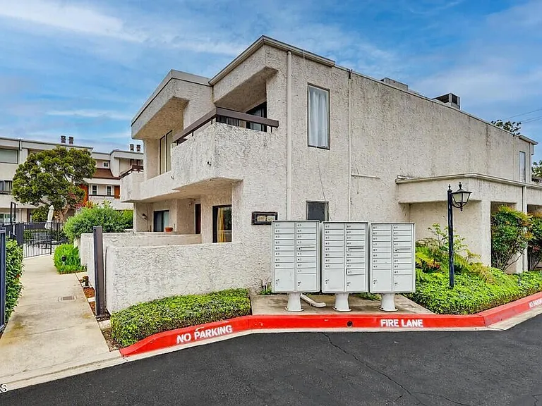2680 Lake Ave #8 — Photo 32