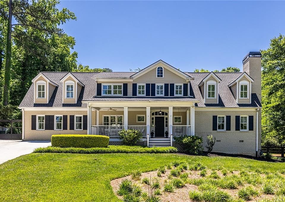 1st image of 429 Valley Brook Dr NE