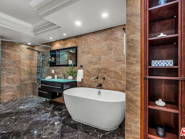 125 N Gale Dr #306 — Photo 10