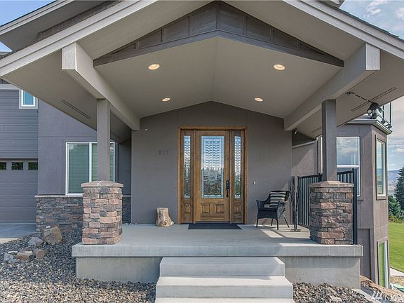 2nd image of 817 N Ladd Ave