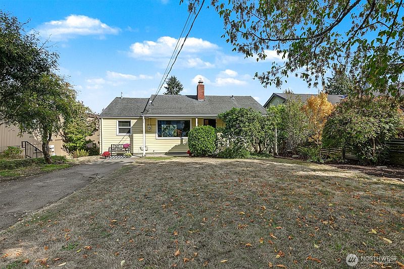 2nd image of 3046 24th Avenue W