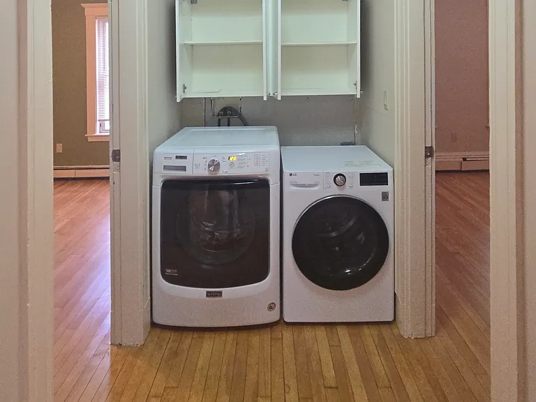 In-unit washer/dryer