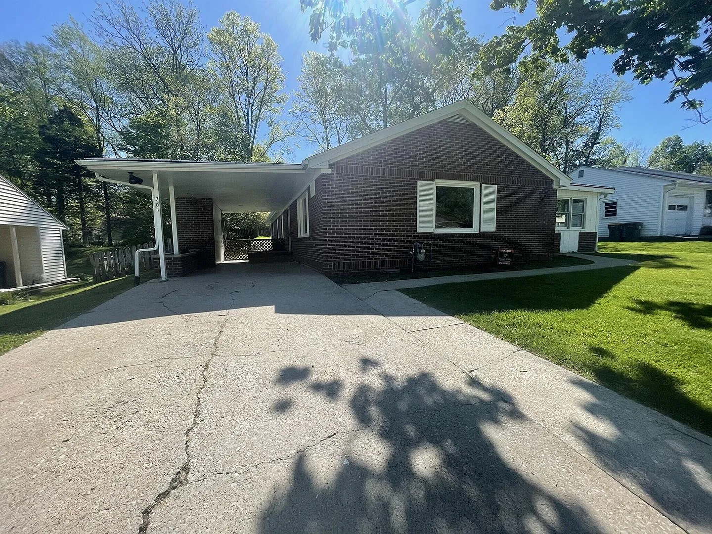 701 S Eastside — Photo 1