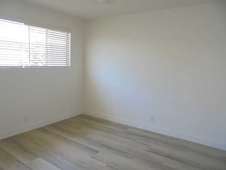 10325 Lehigh Ave #1 — Photo 12