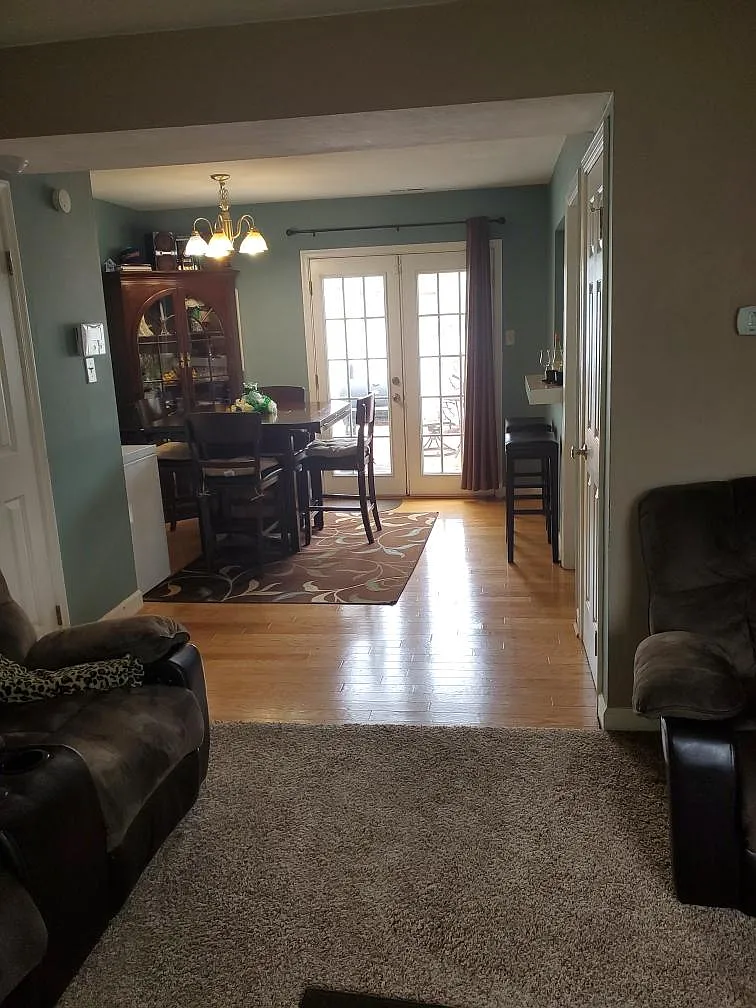 2 bed, 1.5 bath, 1050 sqft, $1,600 — Photo 3