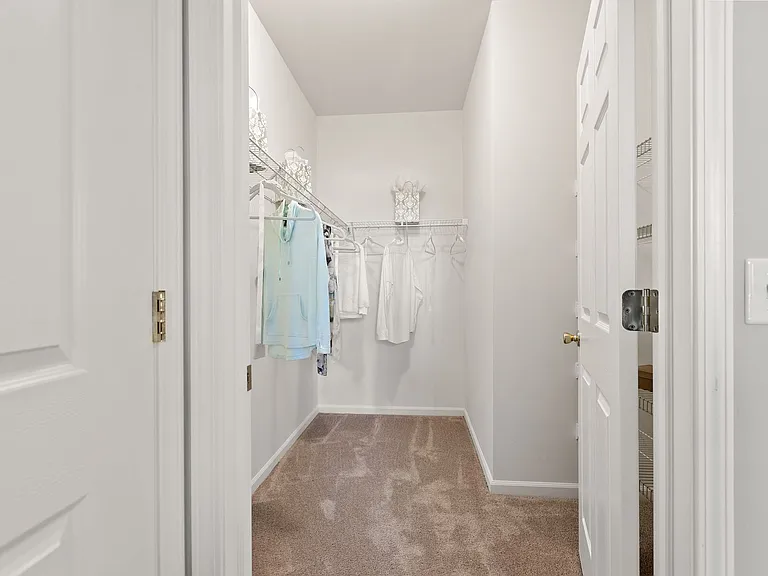 Ashford Apartments — Photo 92