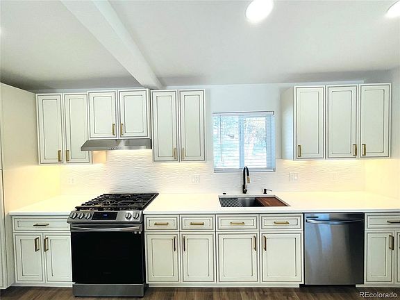 4th image of 79 Lakewood Cir