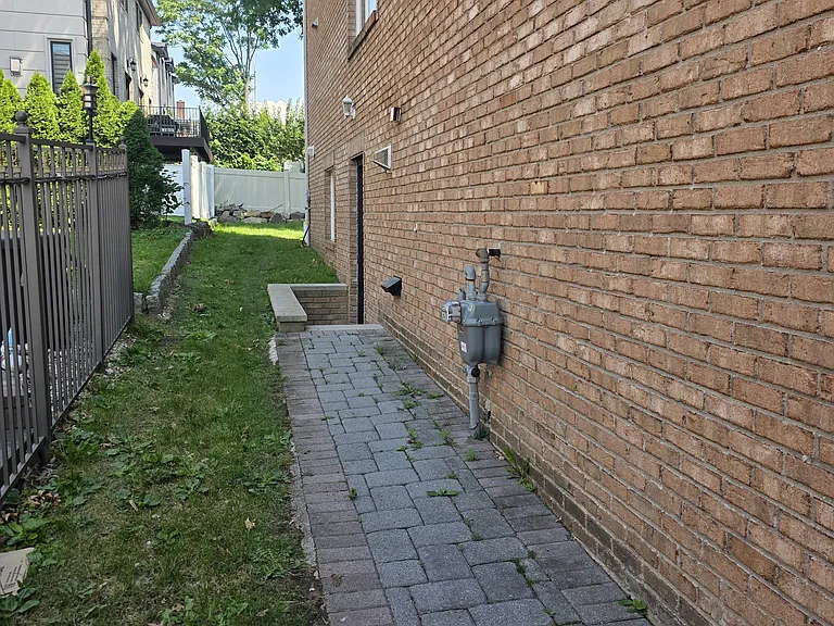 272 Highland Ave #A — Photo 29