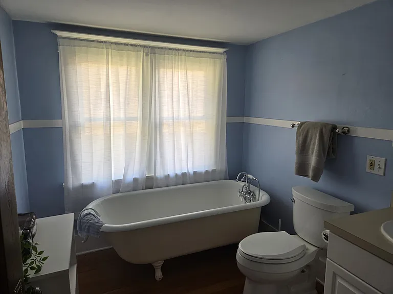 422 W Babcock St — Photo 4