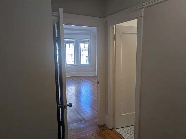 The Langham Apartments — Photo 44