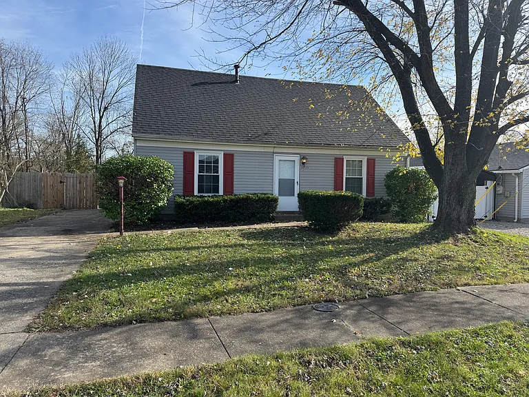 10511 Hillpark Dr — Photo 3