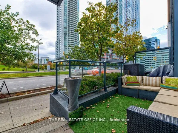 112 Fort York Blvd, Toronto, ON M5V 4A7