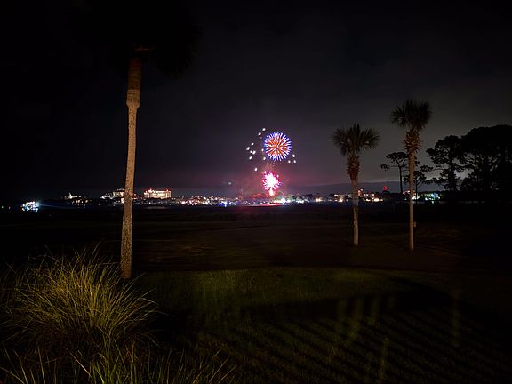5th image of 815 Harbour Point Dr #815