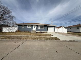 2656 Sioux Dr, Columbus, NE 68601