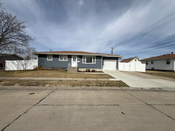 2656 Sioux Dr, Columbus, NE 68601