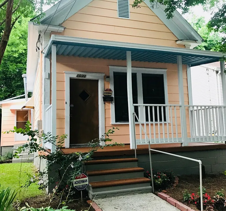 1032 Curran St NW
