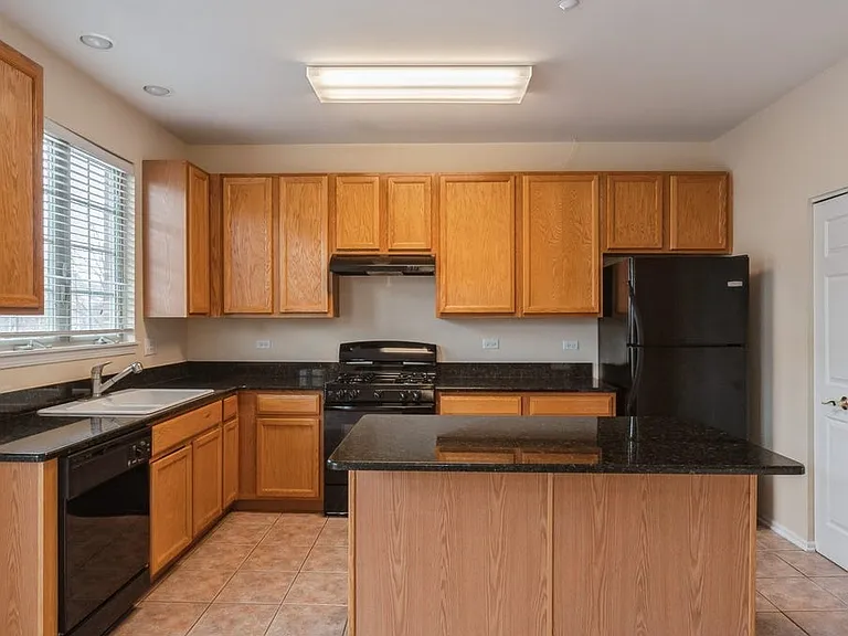 593 Prestwick Ln — Photo 39